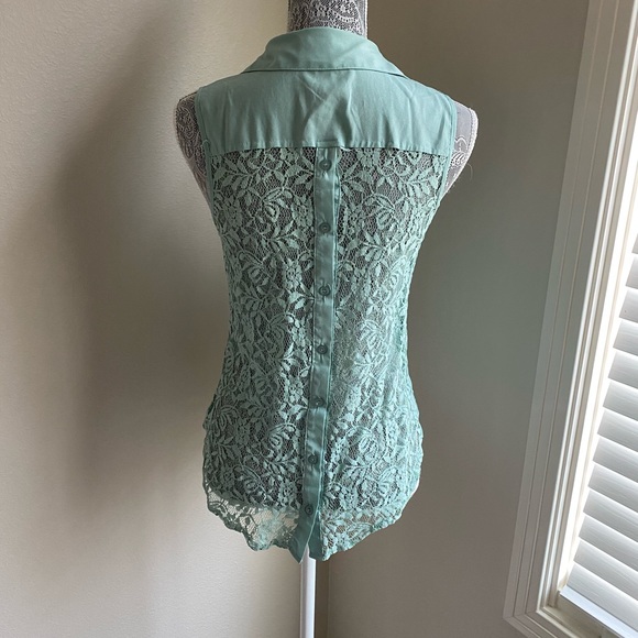Green Button Up Tank Top Size Small - Picture 5 of 6